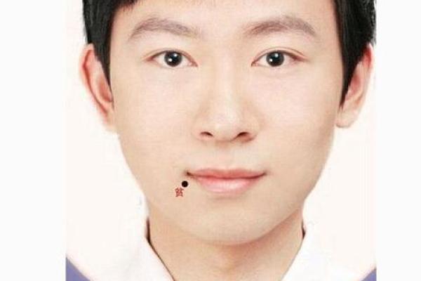 右嘴角痣相的命运象征：从面部特征看人生轨迹
