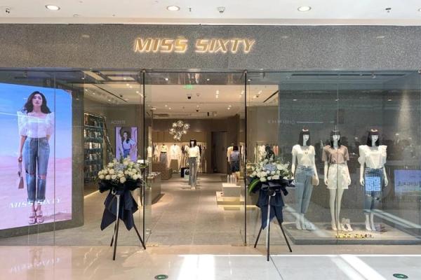 女性时尚品牌命名技巧：让你的女装公司名字更具吸引力