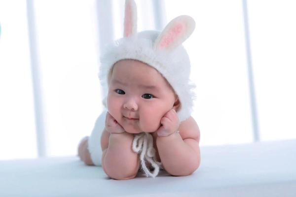 揭秘胞胎日命理：如何通过出生日期了解你的性格与命运