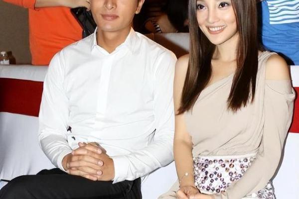 李小璐贾乃亮面相揭秘：夫妻命运如何，面相透露惊人真相