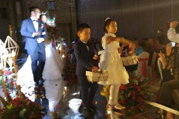 揭秘双夫命：双重幸福的人生传奇