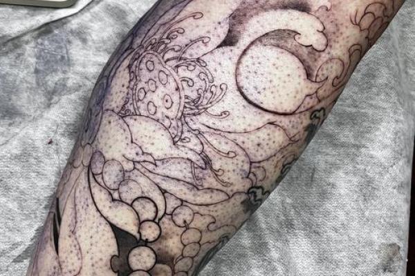 腿部风情：揭秘小腿内侧痣的神秘面纱