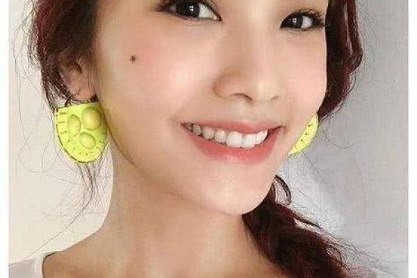 痣相解读：女人脸上的痣，透露出怎样的命运轨迹？