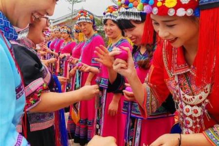 壮族传统盛宴：揭秘神秘三月三民俗狂欢