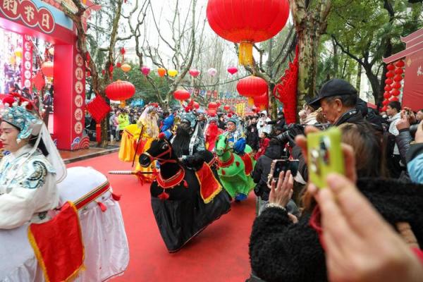 八月十九，全民同庆，民俗盛宴，揭秘传统节日的魅力时刻