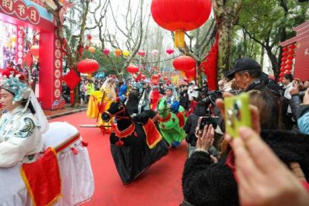 八月十九，全民同庆，民俗盛宴，揭秘传统节日的魅力时刻