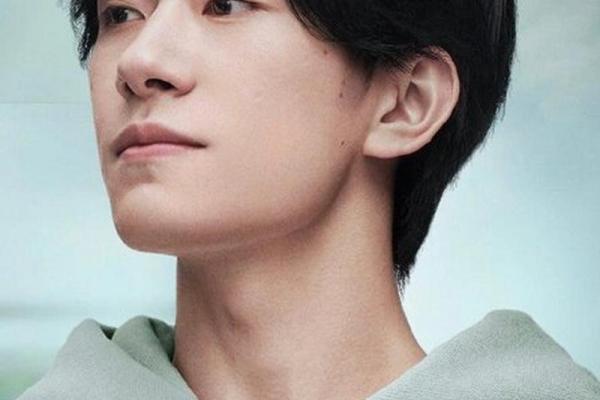 痣点星男：眉间一痣，魅力无限