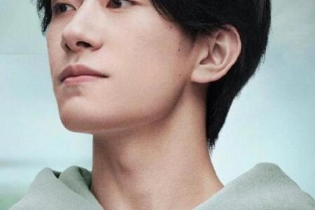 痣点星男：眉间一痣，魅力无限