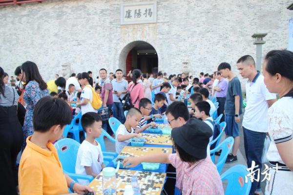 五一劳动节，传统习俗焕新颜，全民共度欢乐时光