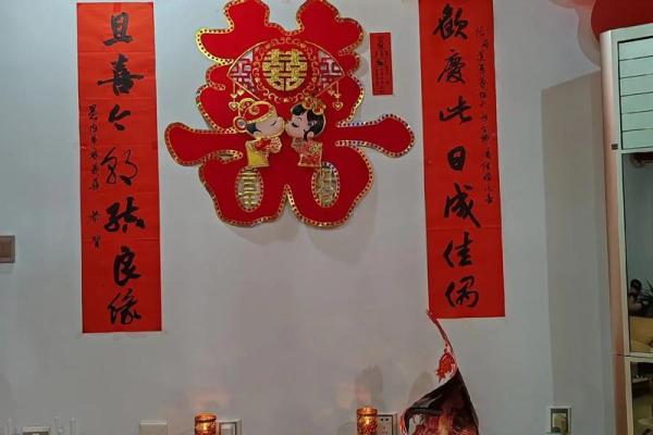 牛气冲天遇金鸡，百年好合姻缘佳