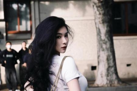 一痣倾城，胸部朱砂痣的绝美风情