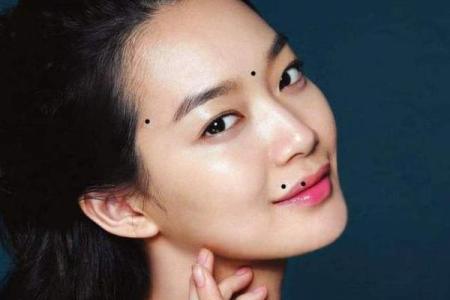 女人痣相揭秘：嘴上痣，福运连连？